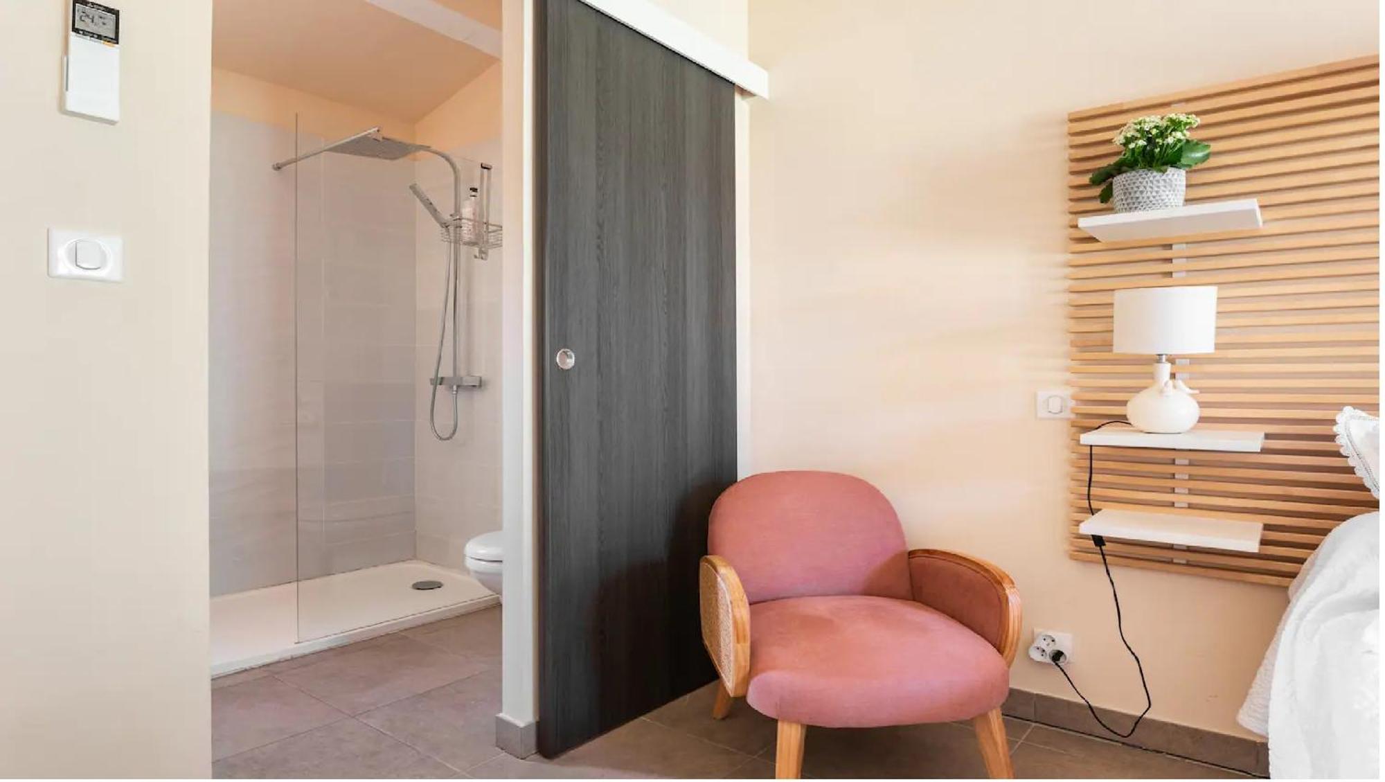 Chambre Et Table D'Hotes Villa Pomponette น็องส์-เลส์-แป็งส์ ภายนอก รูปภาพ