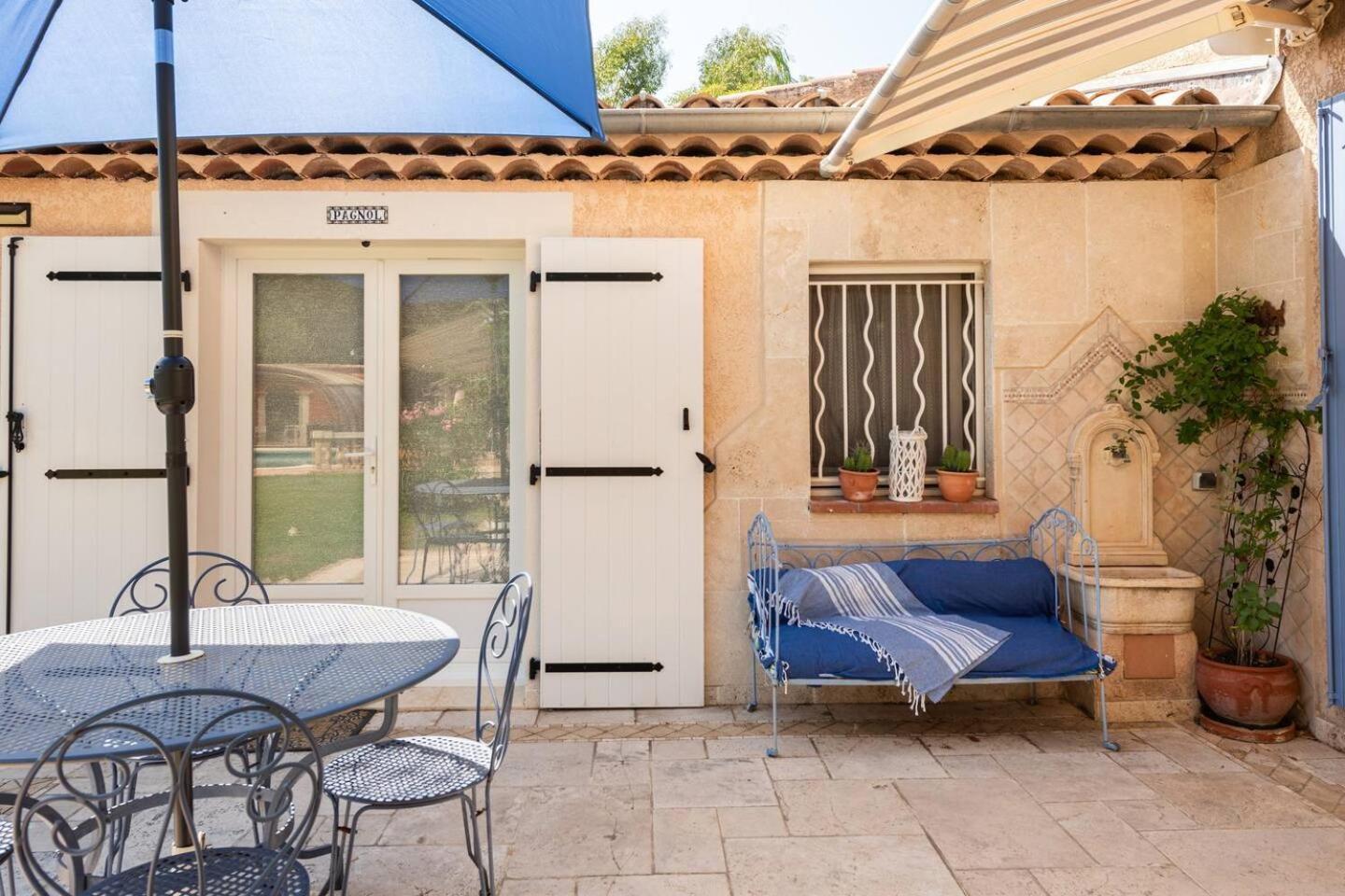 Chambre Et Table D'Hotes Villa Pomponette น็องส์-เลส์-แป็งส์ ภายนอก รูปภาพ