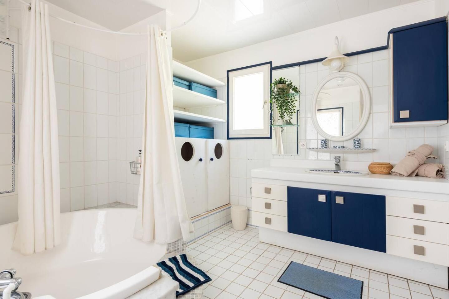 Chambre Et Table D'Hotes Villa Pomponette น็องส์-เลส์-แป็งส์ ภายนอก รูปภาพ