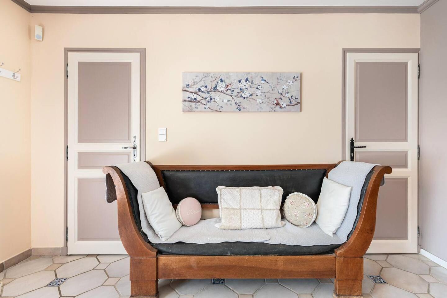 Chambre Et Table D'Hotes Villa Pomponette น็องส์-เลส์-แป็งส์ ภายนอก รูปภาพ