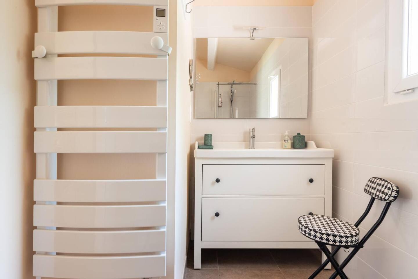 Chambre Et Table D'Hotes Villa Pomponette น็องส์-เลส์-แป็งส์ ภายนอก รูปภาพ