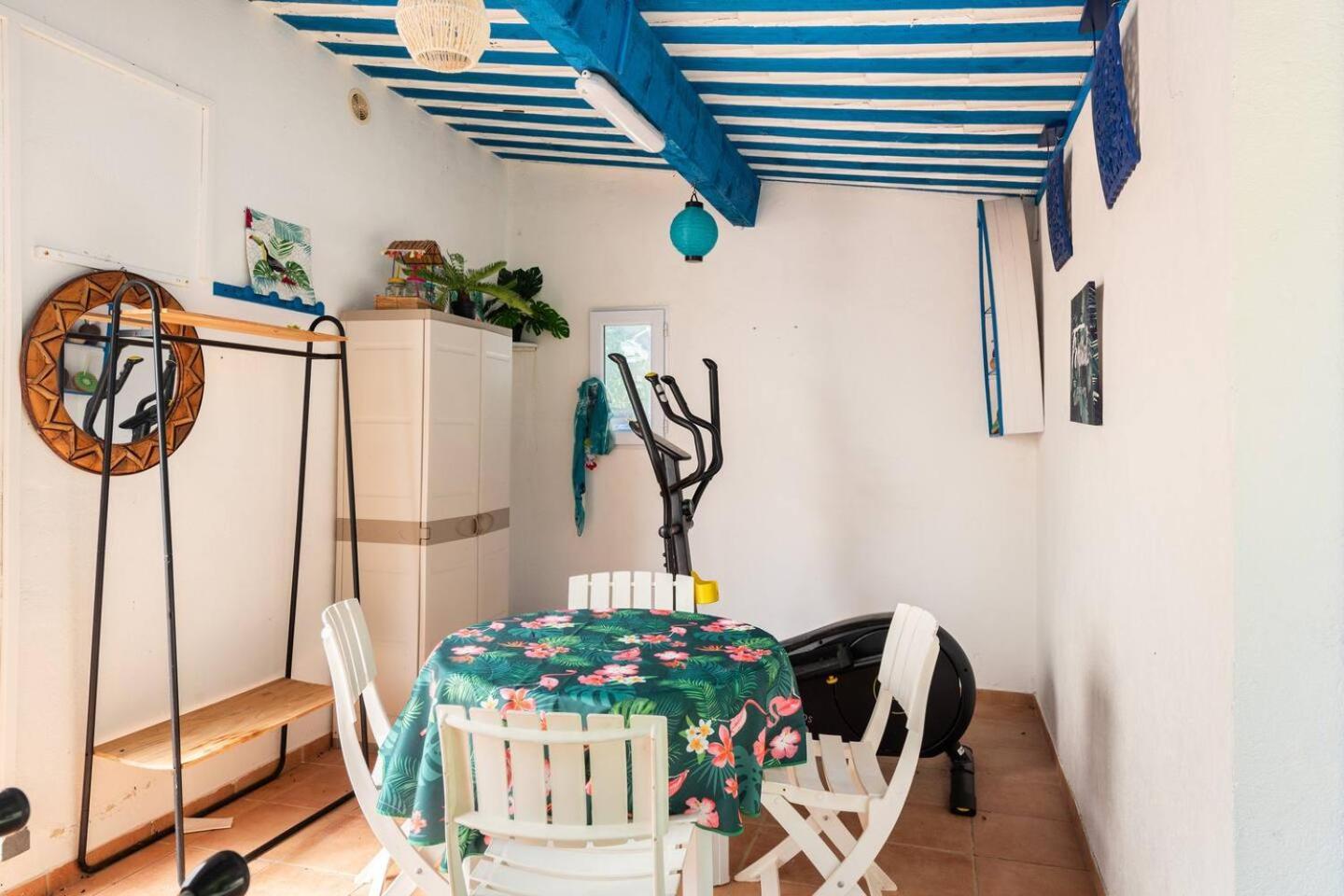 Chambre Et Table D'Hotes Villa Pomponette น็องส์-เลส์-แป็งส์ ภายนอก รูปภาพ