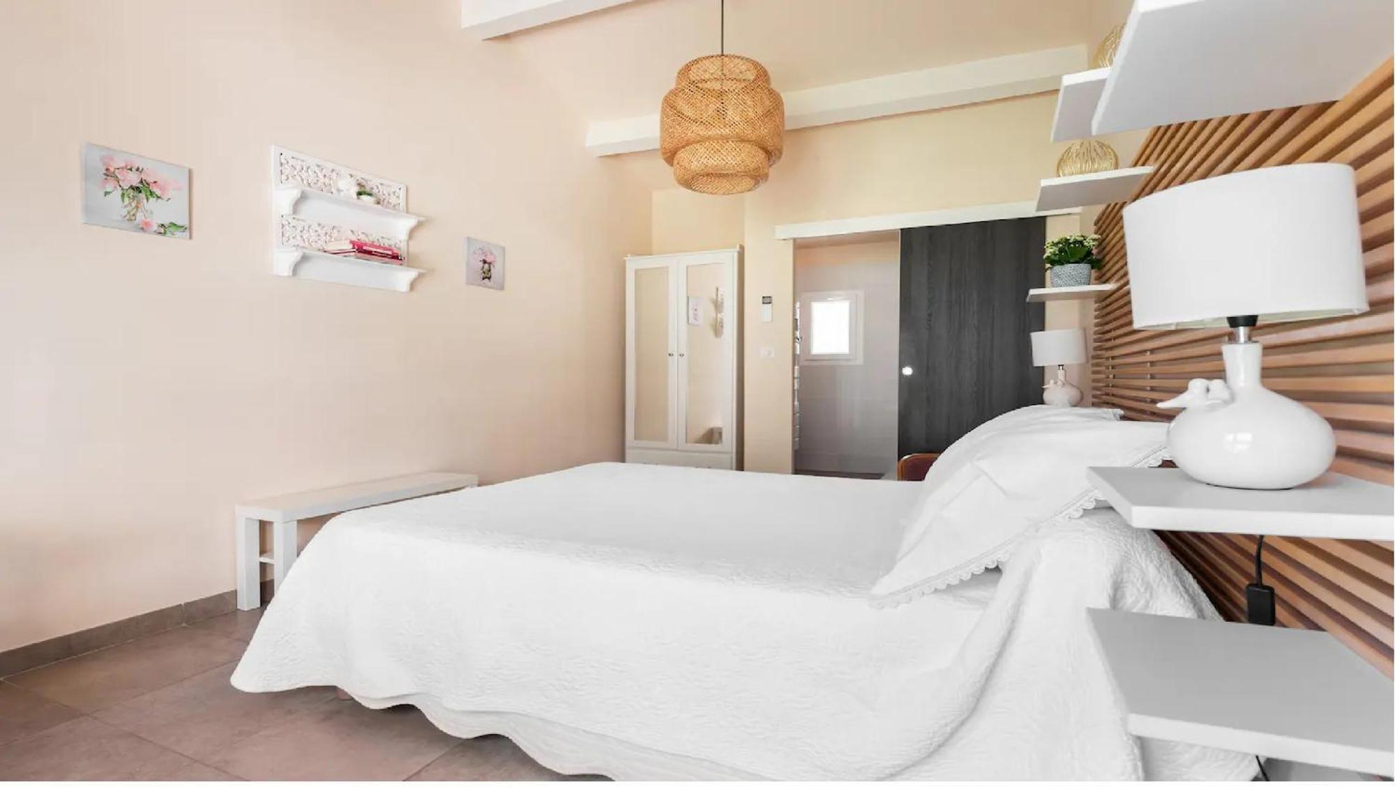 Chambre Et Table D'Hotes Villa Pomponette น็องส์-เลส์-แป็งส์ ภายนอก รูปภาพ