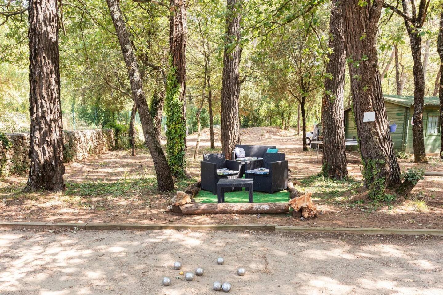 Chambre Et Table D'Hotes Villa Pomponette น็องส์-เลส์-แป็งส์ ภายนอก รูปภาพ