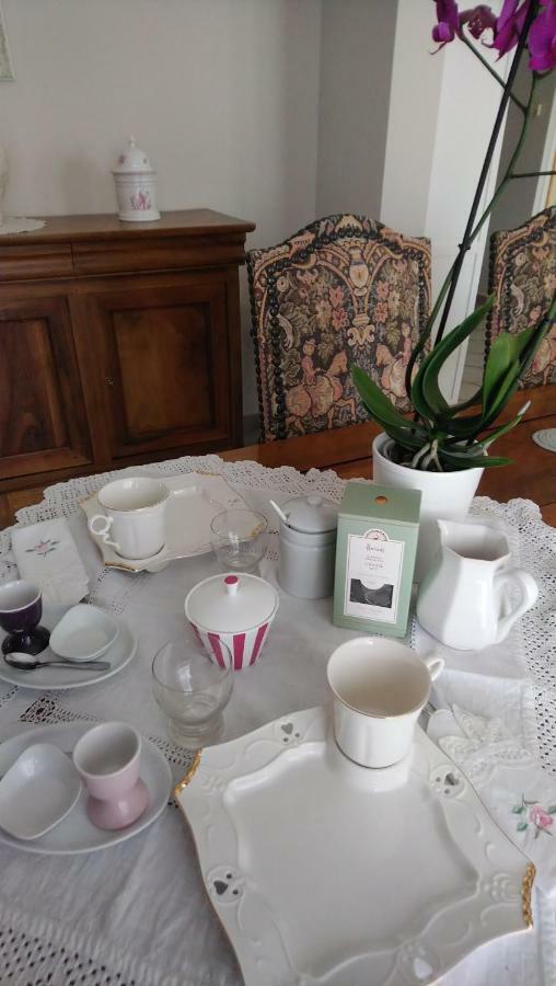 Chambre Et Table D'Hotes Villa Pomponette น็องส์-เลส์-แป็งส์ ภายนอก รูปภาพ