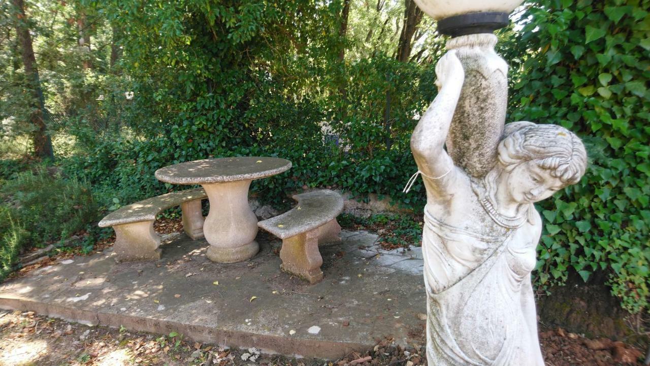 Chambre Et Table D'Hotes Villa Pomponette น็องส์-เลส์-แป็งส์ ภายนอก รูปภาพ