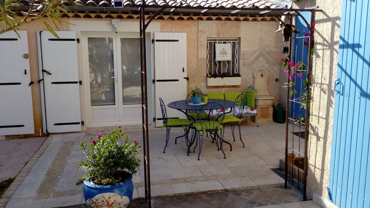 Chambre Et Table D'Hotes Villa Pomponette น็องส์-เลส์-แป็งส์ ภายนอก รูปภาพ